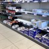 Konzervy v Lidlu a částečně prázdné poličky / Foto: Hradecký Lidl ve čtvrtek