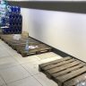 Také balená voda některých levnějších vod byla vyprodána, ostatních dražších vod bylo dostatek / Foto: Hradecký Lidl ve čtvrtek
