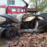 Vůz BMW po nárazu byl velmi poničený / Foto: HZSHK