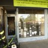 Hasiči museli rozbít vstupní skleněné dveře / Foto: HZSHK