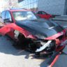 Poničený vůz BMW v ulici Na Brně / Foto: PČR