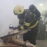 Hasiči se snaží lokalizovat místo požáru