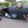 Auto zůstalo převrácené na střeše / Foto: PČR