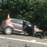 Osobní auto skončilo po srážce v příkopu / Foto: PČR
