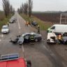 Pět vozů se srazilo u Předměřic na hlavní silnici od Hradce do Jaroměře / Foto: HZSHK