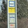 QR kód na zastávce, která slouží pro MHD i pro linkové autobusy, u kterých zjistíte, kdy spoj dorazí i aktuální polohu / Foto: HKCITY