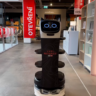 Robot Lutzi, který obsluhuje v nové restauraci XXXLutz v Hradci / Foto: XXXLutz