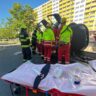 Vyproštění osob z havarovaného auta na Benešovce / Foto: ZZSKHK - Václav Štěpán