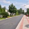 Po novém chodníku i nový asfalt v Husově ulici na Novém Hradci / Foto: TSHK