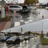 V deštivém ránu zablokovala důležitou křižovatku Akademika Bedrny / Pilnáčkova nehoda dvou aut / Foto: HZSKHK