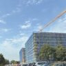 Nový pavilon ve fakultní nemocnici má jasné obrysy / Foto: HKCITY