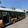 Trolejbus linky č. 7, který jezdí kolem stadionu na konečné zastávce Malšovice U Čechů / Foto: HKCITY
