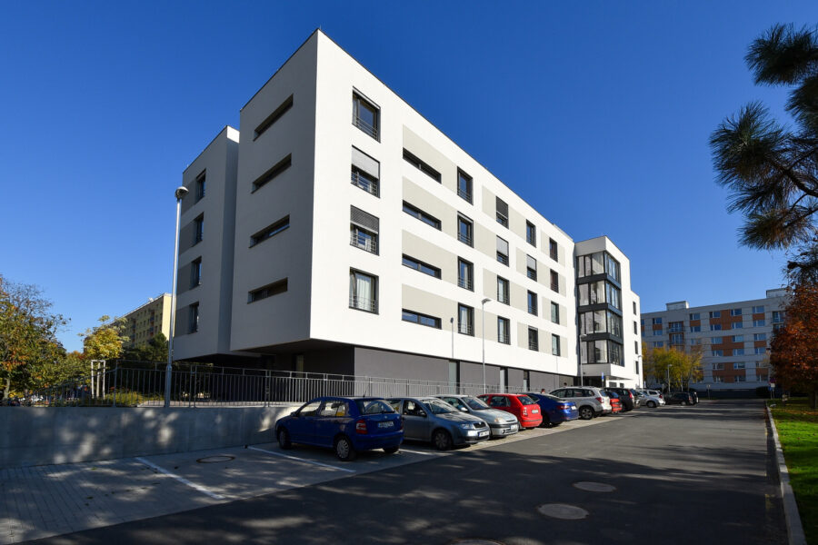 Pohled z ulice na Seniorcentrum SeneCura / Foto: SeneCura