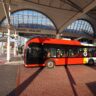 Nový sólo trolejbus Škoda 32Tr ve zbrusu novém barevném provedení / Foto: DPmHK