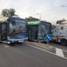 Kuriózní nehoda tří trolejbusů v Pardubicích / Foto: PČR